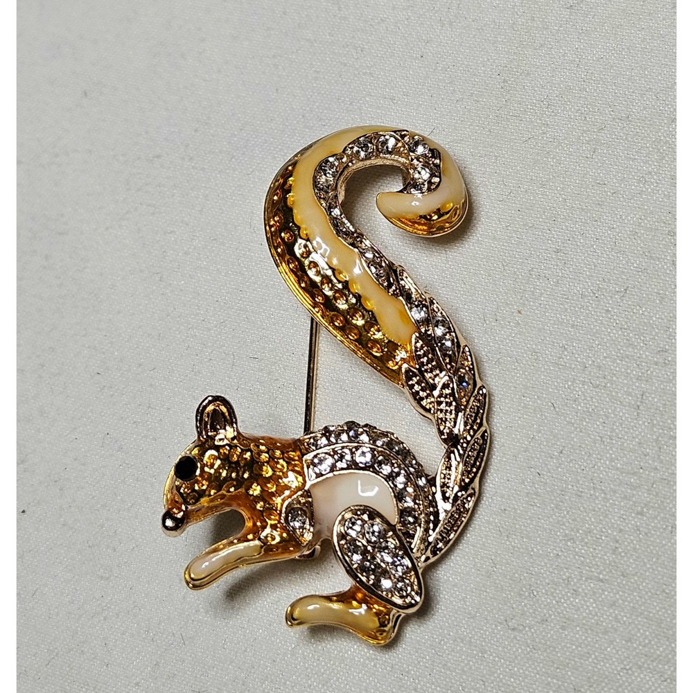 Squirrel Brooch Women OS Gold Enamel Rhinestone Woodland Pin Accessory